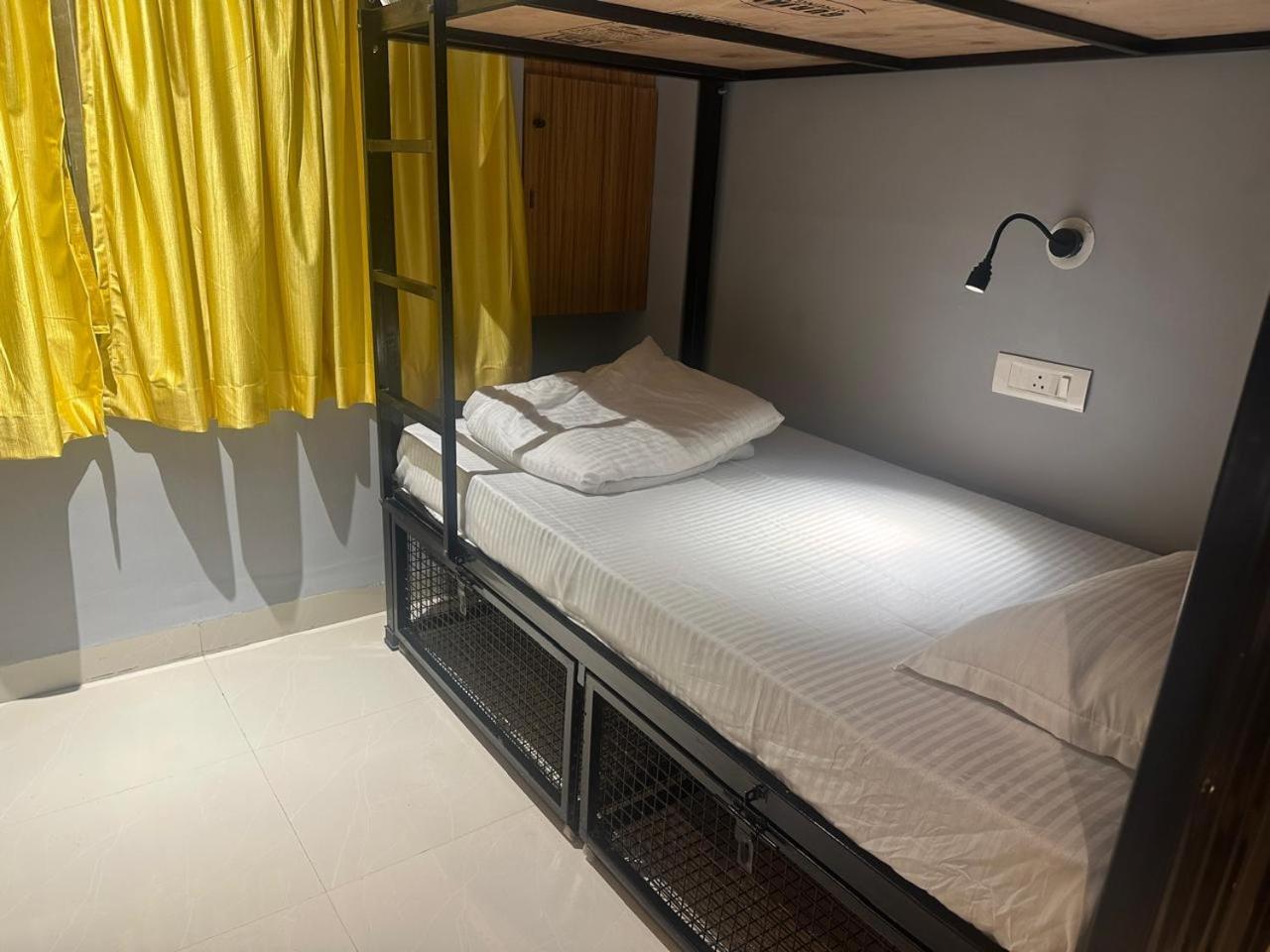 Travotale Hostel And Cowork Koregaonpark Pune Exterior photo
