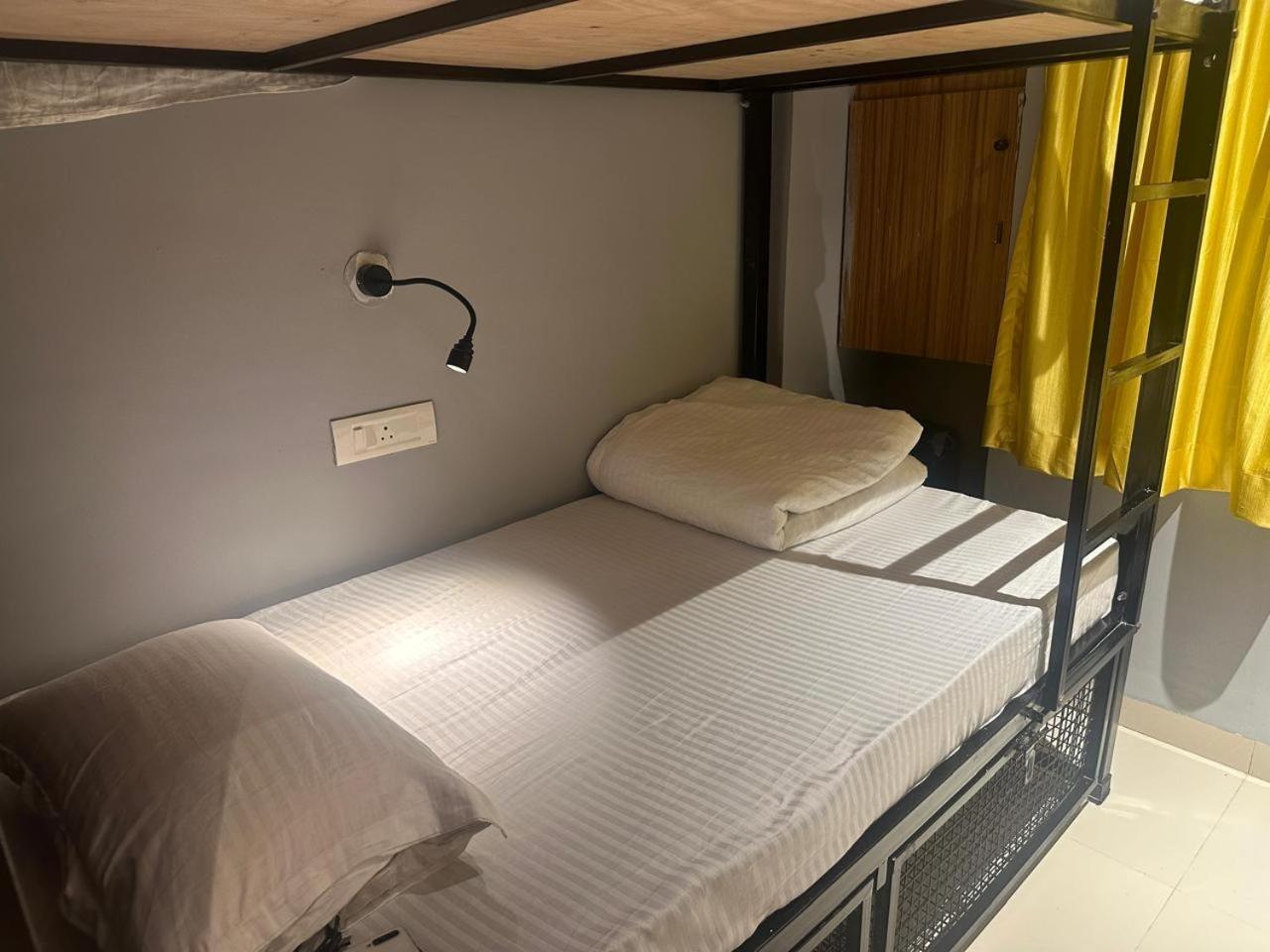 Travotale Hostel And Cowork Koregaonpark Pune Exterior photo