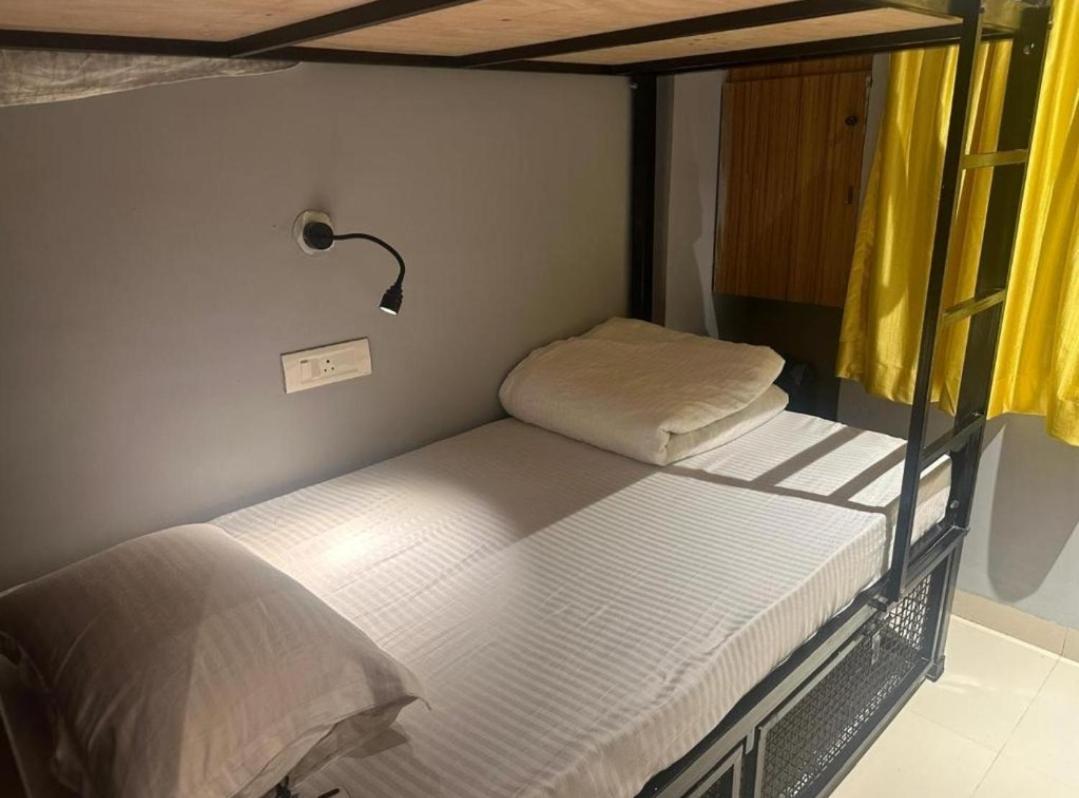 Travotale Hostel And Cowork Koregaonpark Pune Exterior photo